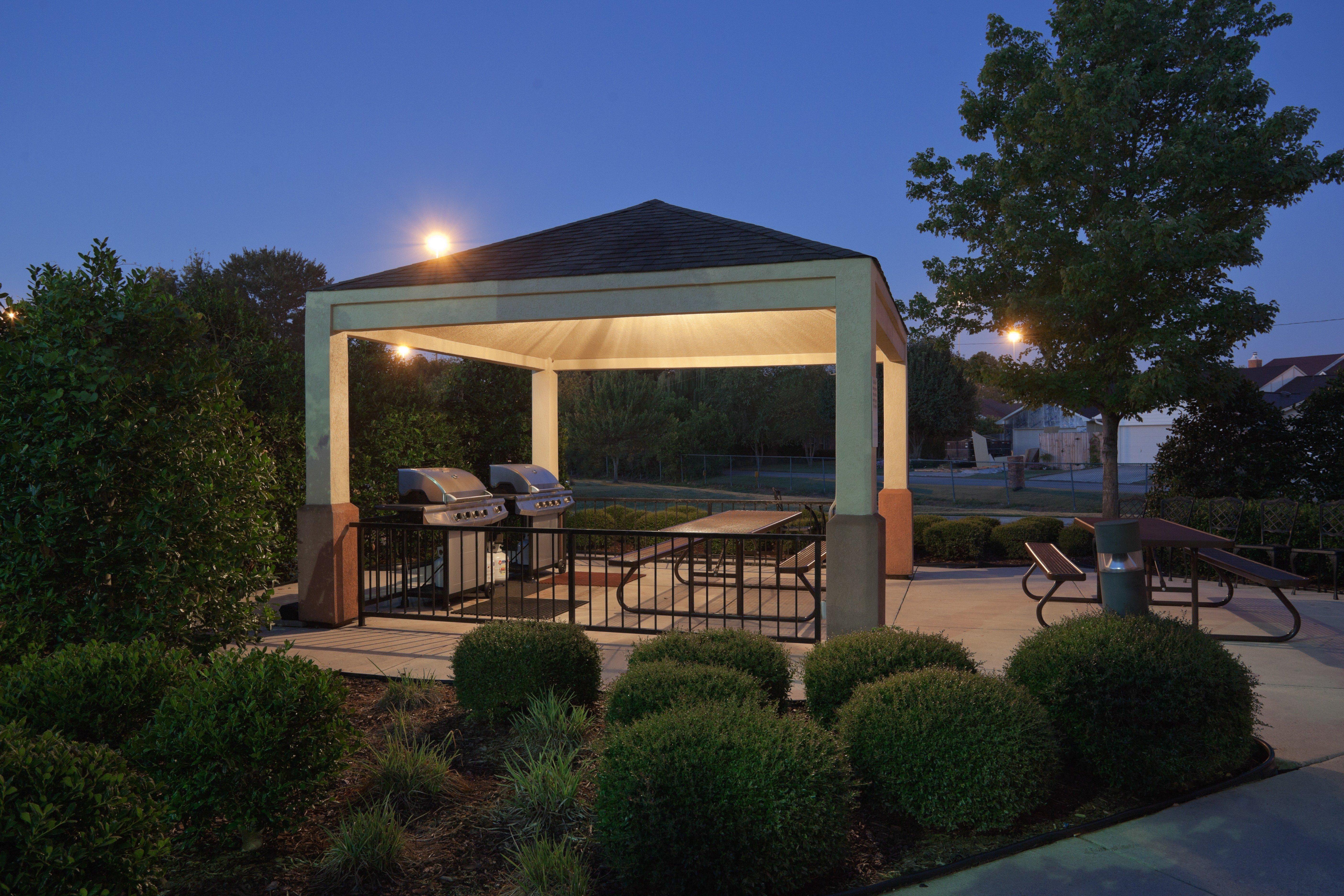 Sonesta Simply Suites Huntsville Research Park Экстерьер фото