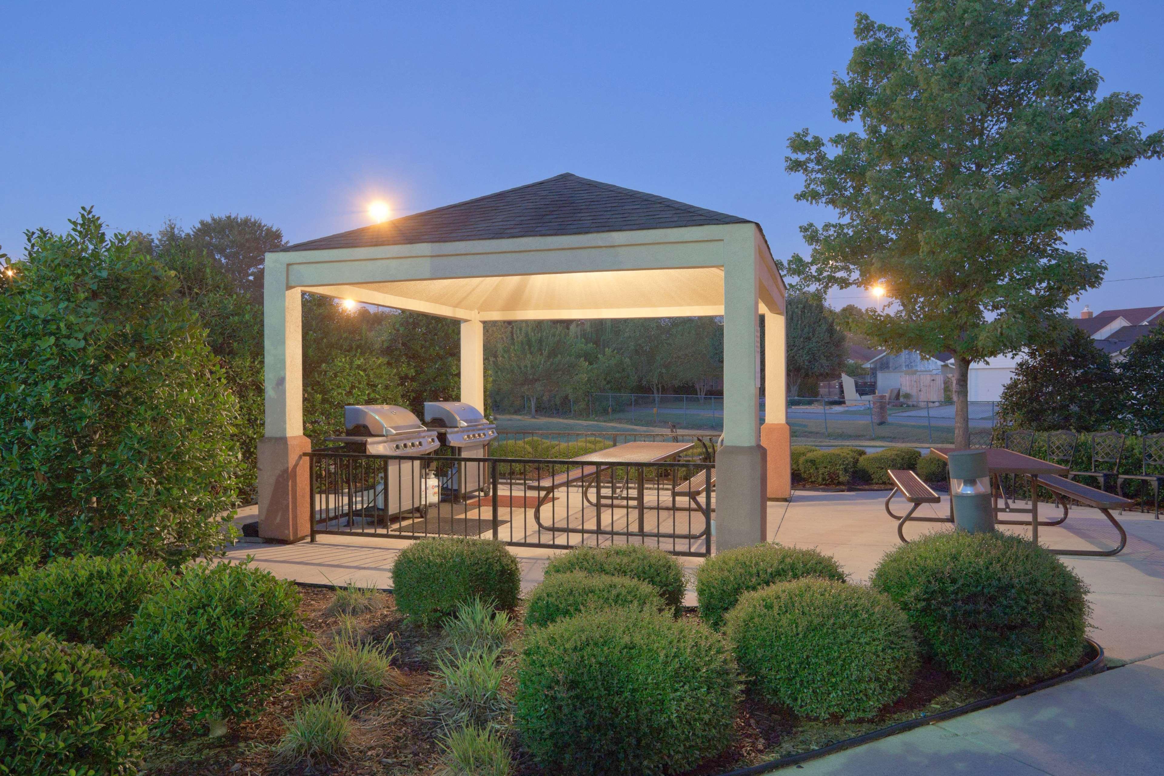 Sonesta Simply Suites Huntsville Research Park Экстерьер фото