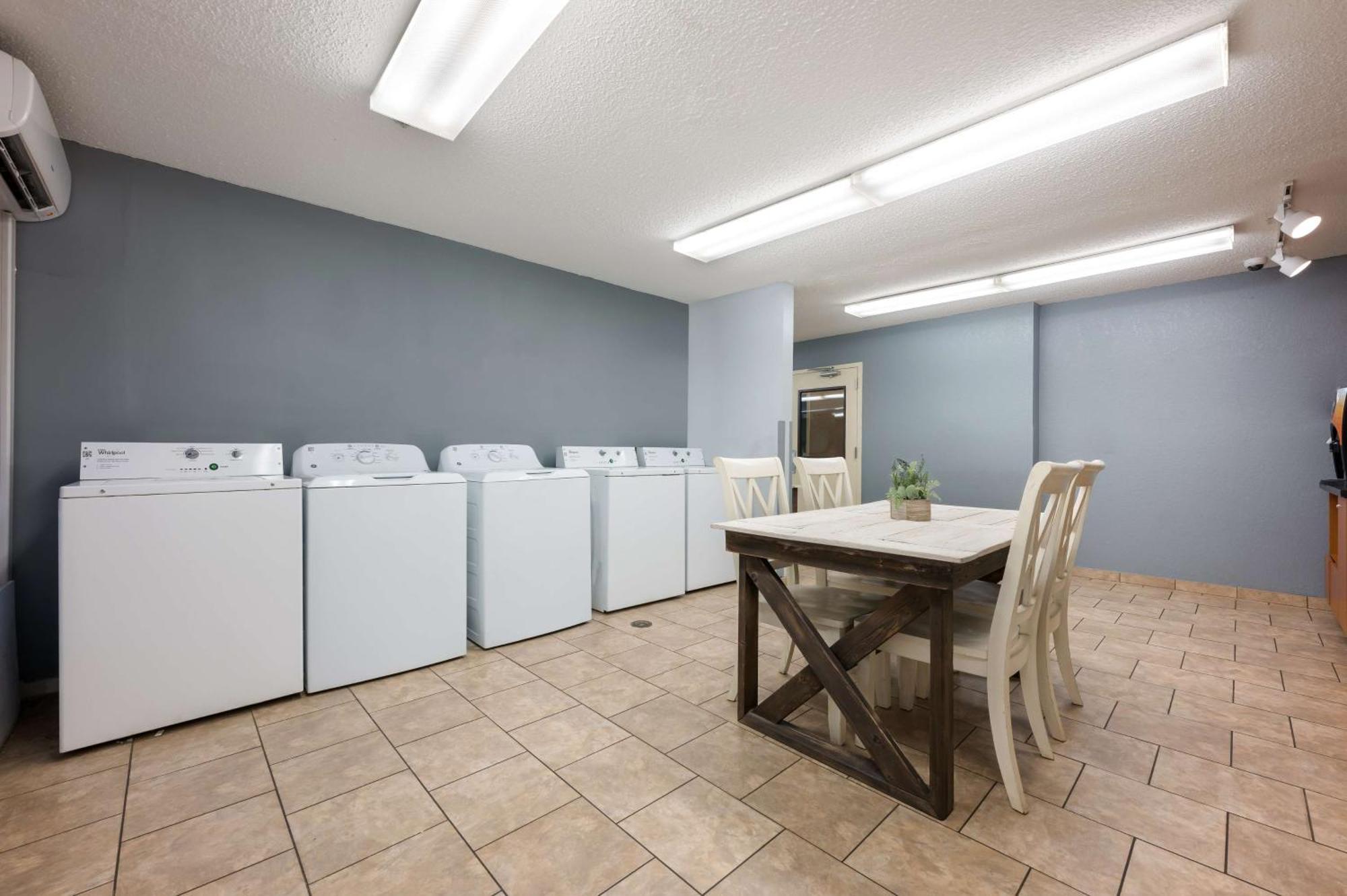 Sonesta Simply Suites Huntsville Research Park Экстерьер фото