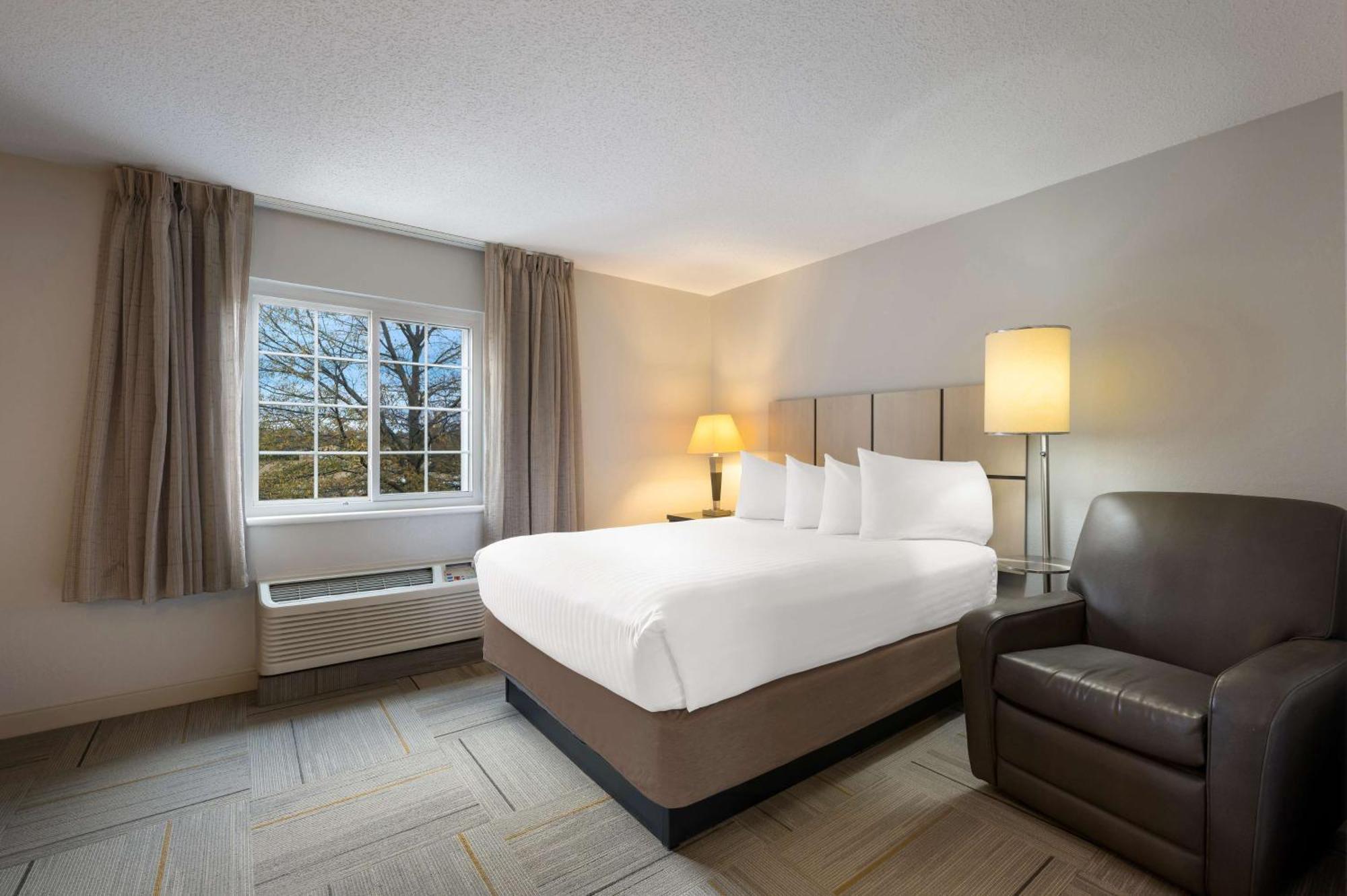 Sonesta Simply Suites Huntsville Research Park Экстерьер фото