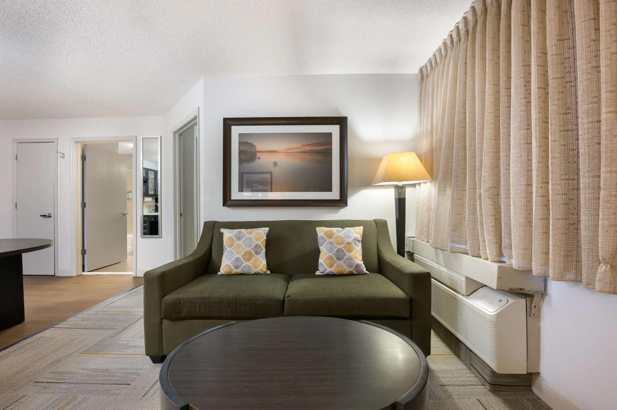 Sonesta Simply Suites Huntsville Research Park Экстерьер фото