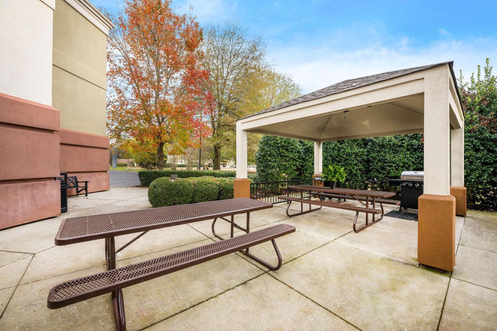 Sonesta Simply Suites Huntsville Research Park Экстерьер фото