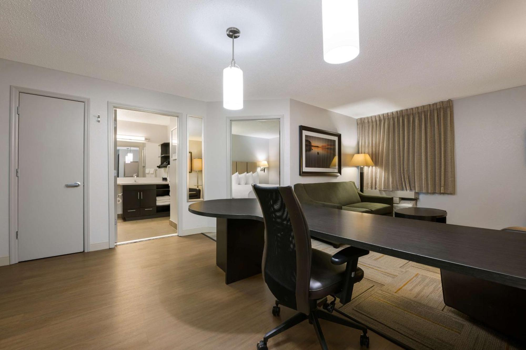 Sonesta Simply Suites Huntsville Research Park Экстерьер фото