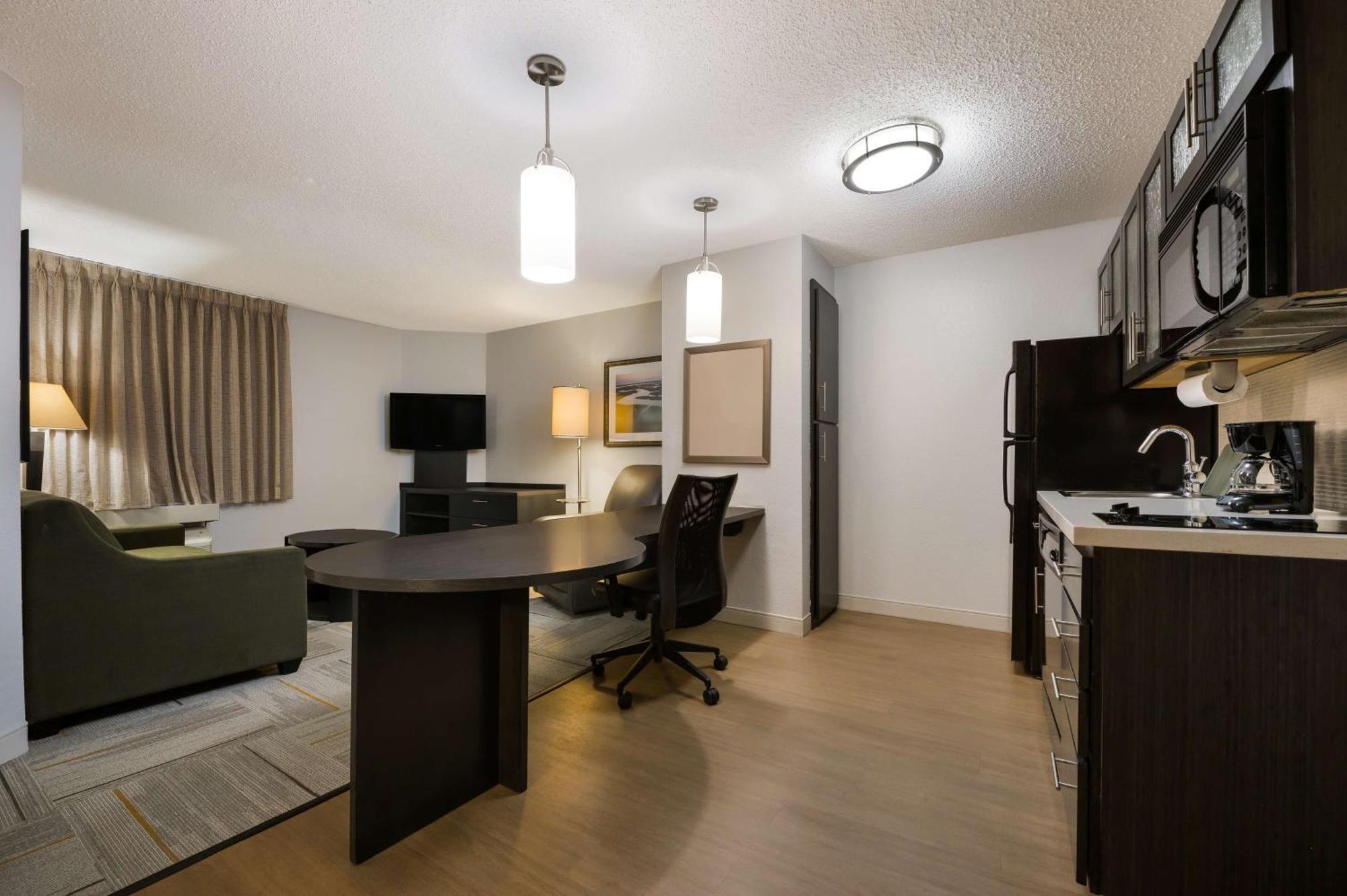 Sonesta Simply Suites Huntsville Research Park Экстерьер фото