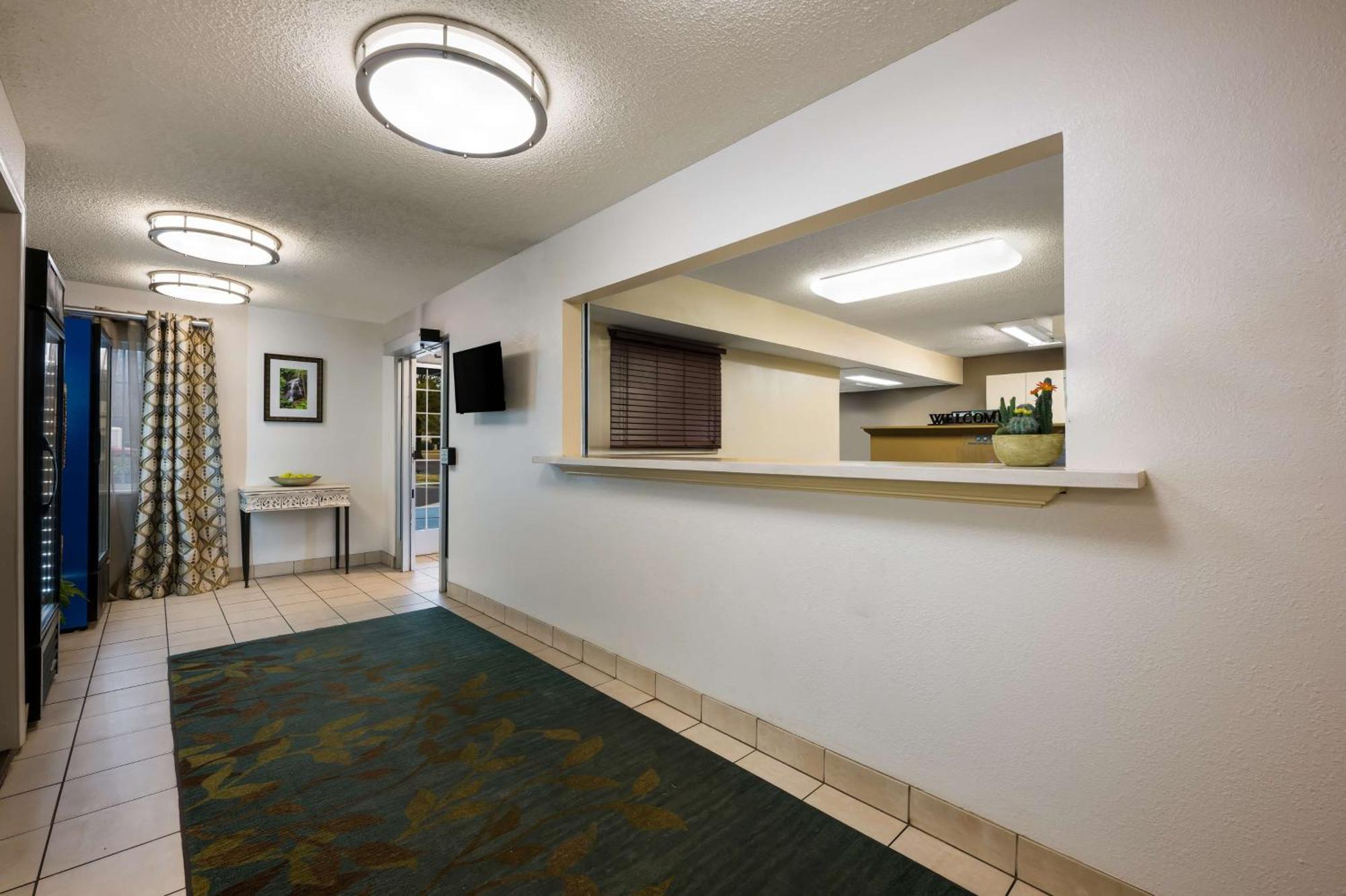 Sonesta Simply Suites Huntsville Research Park Экстерьер фото