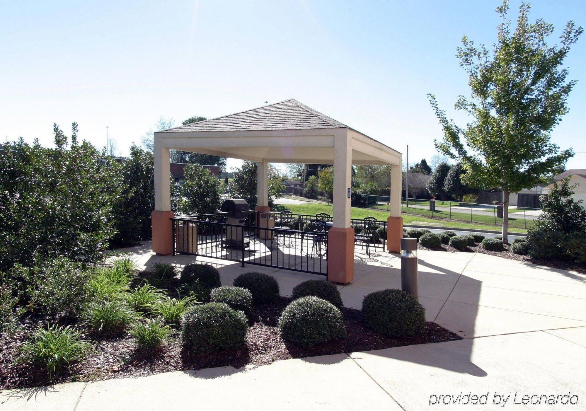 Sonesta Simply Suites Huntsville Research Park Экстерьер фото